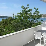 Ivo Apartman *
