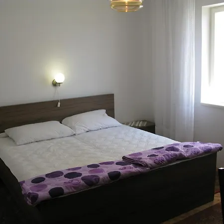 Ivo Apartamento Rab Town